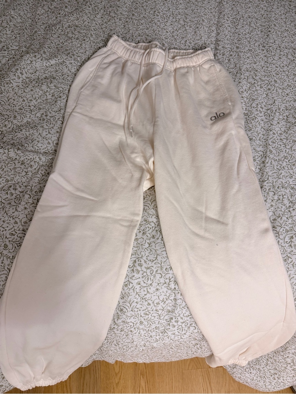 ALO Cream Sweatpants with Elastic Waist